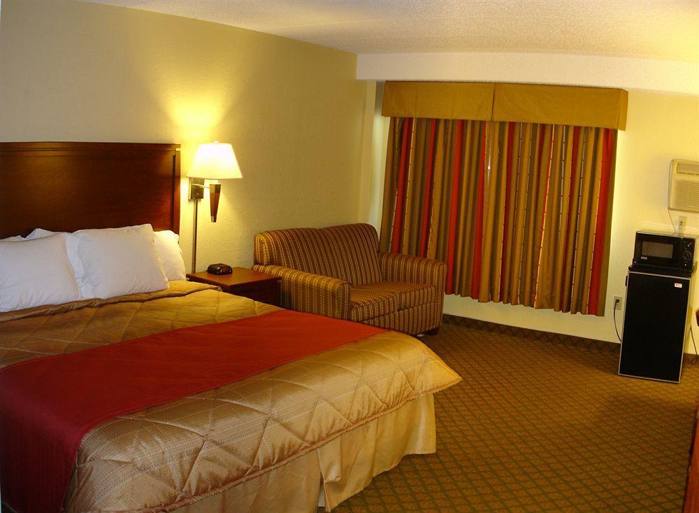 Red River Inn & Suites Фарго Экстерьер фото