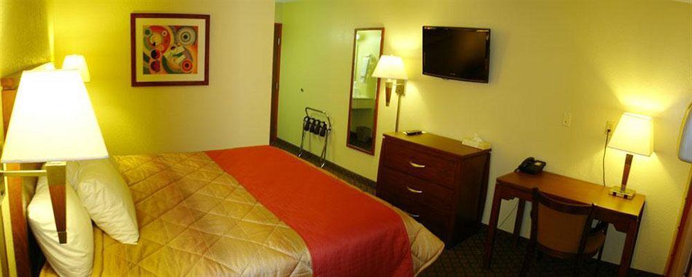 Red River Inn & Suites Фарго Экстерьер фото