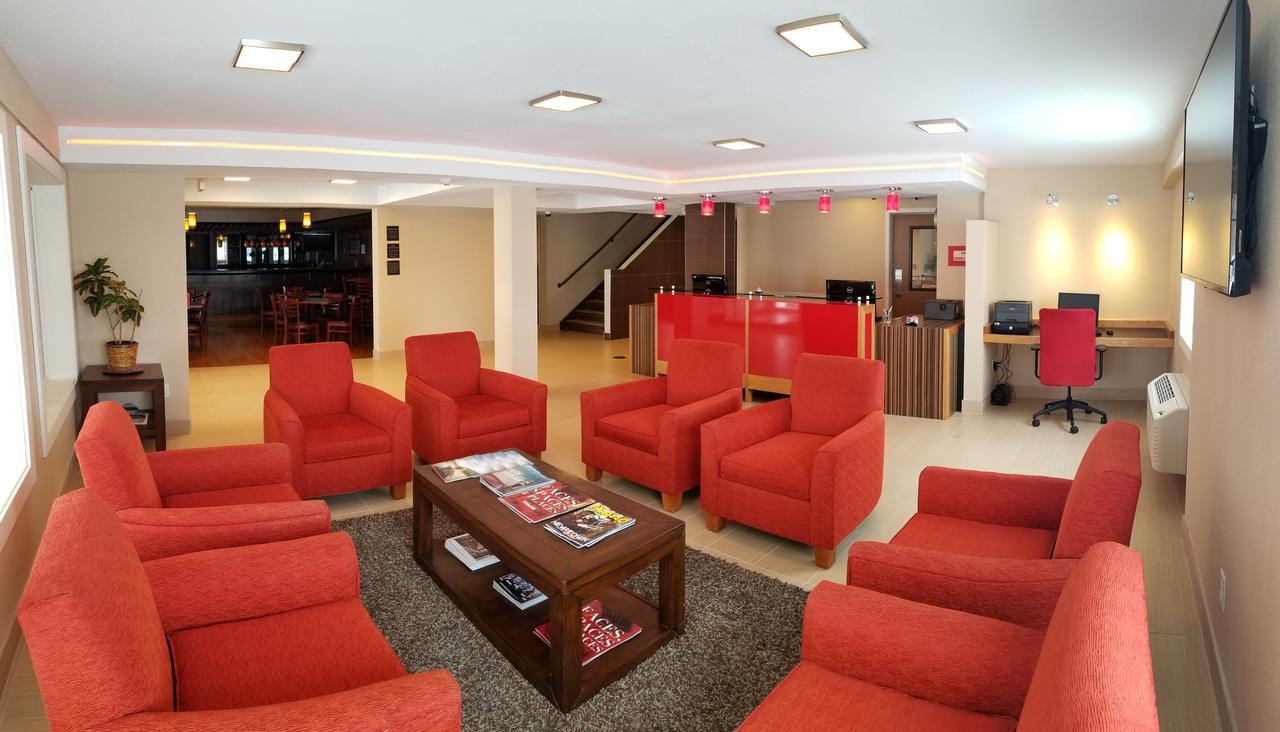 Red River Inn & Suites Фарго Экстерьер фото