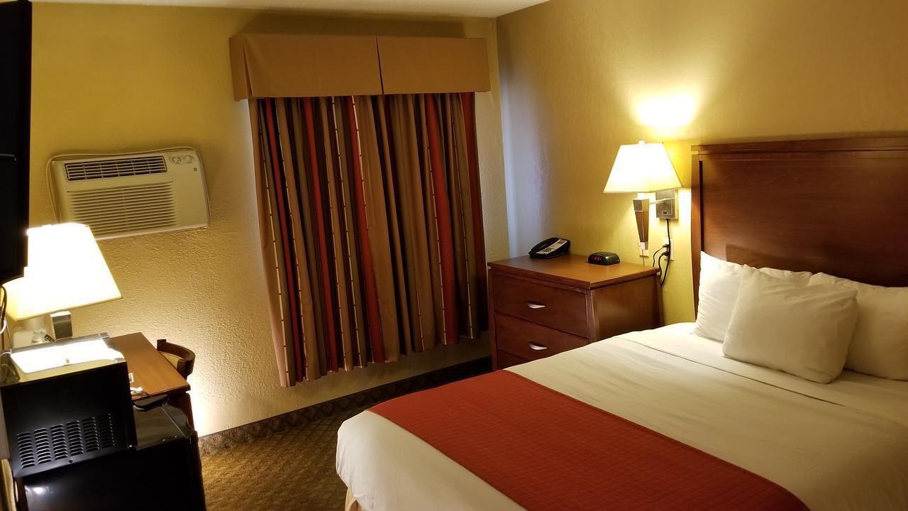 Red River Inn & Suites Фарго Экстерьер фото