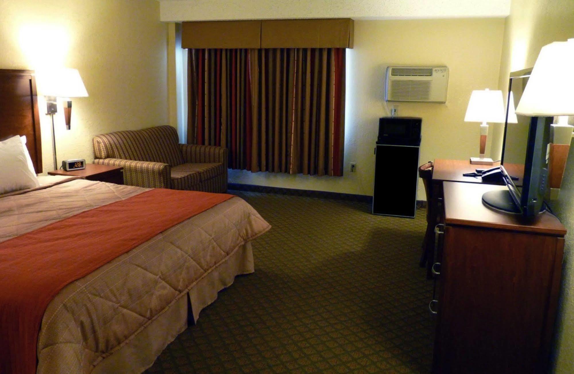 Red River Inn & Suites Фарго Экстерьер фото