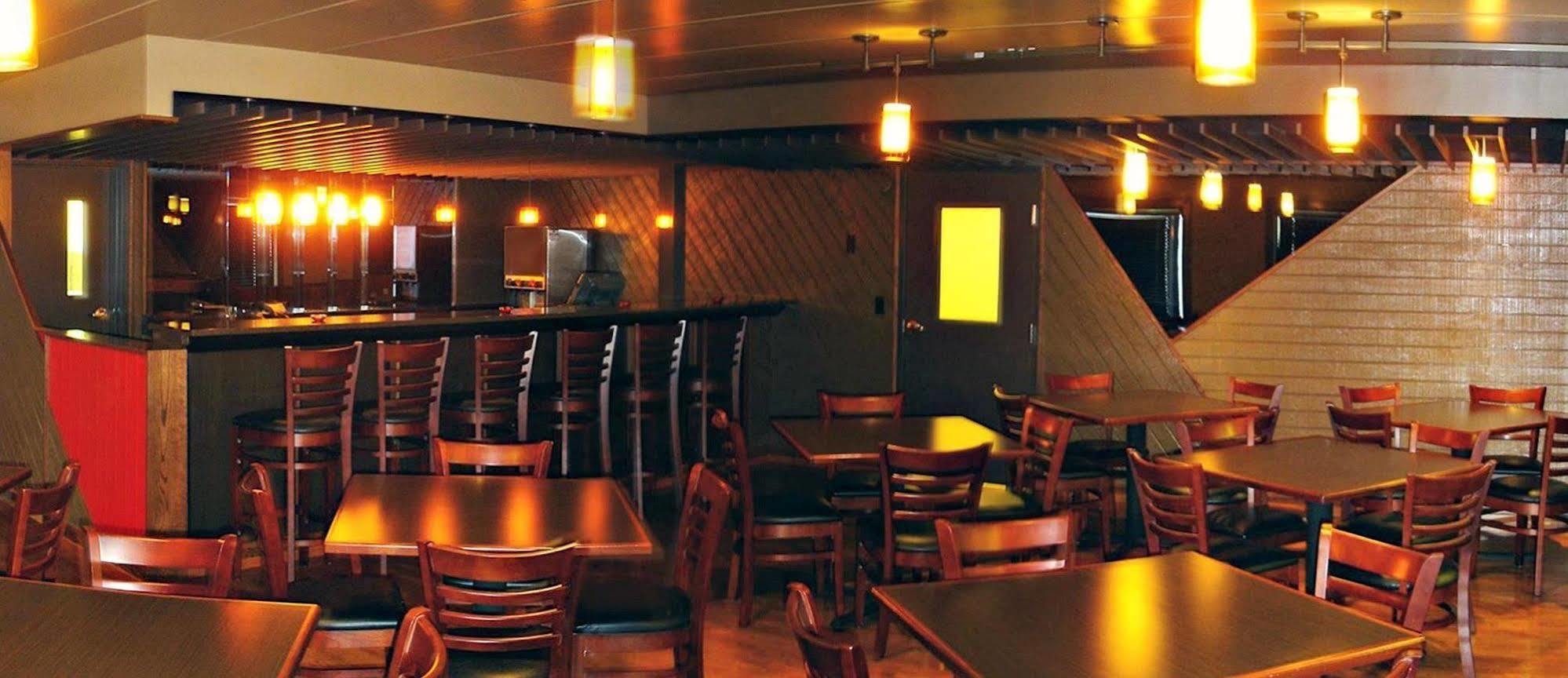 Red River Inn & Suites Фарго Экстерьер фото