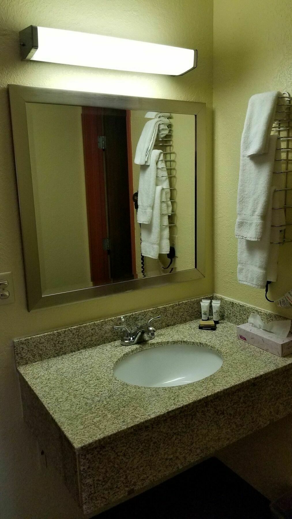 Red River Inn & Suites Фарго Экстерьер фото