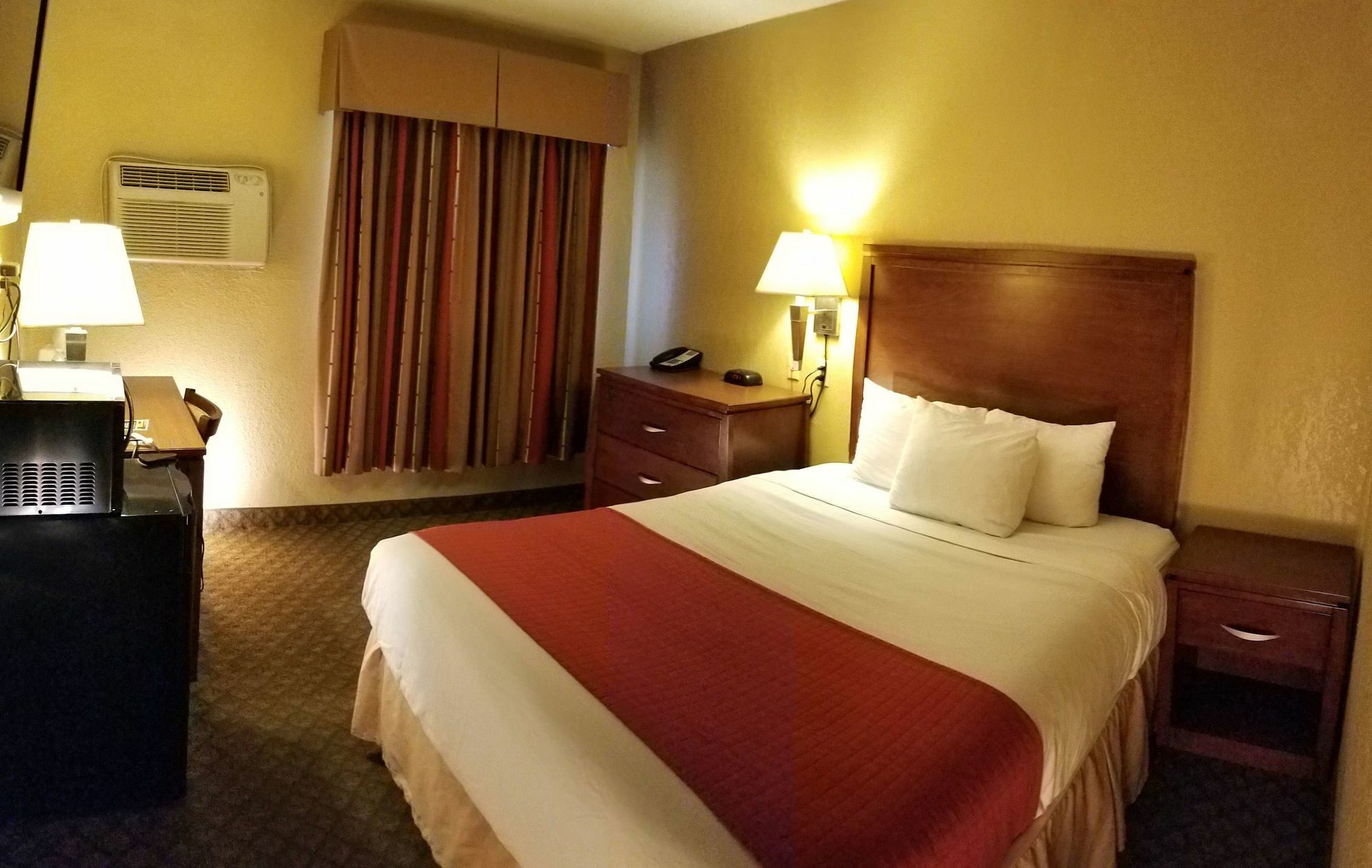 Red River Inn & Suites Фарго Экстерьер фото