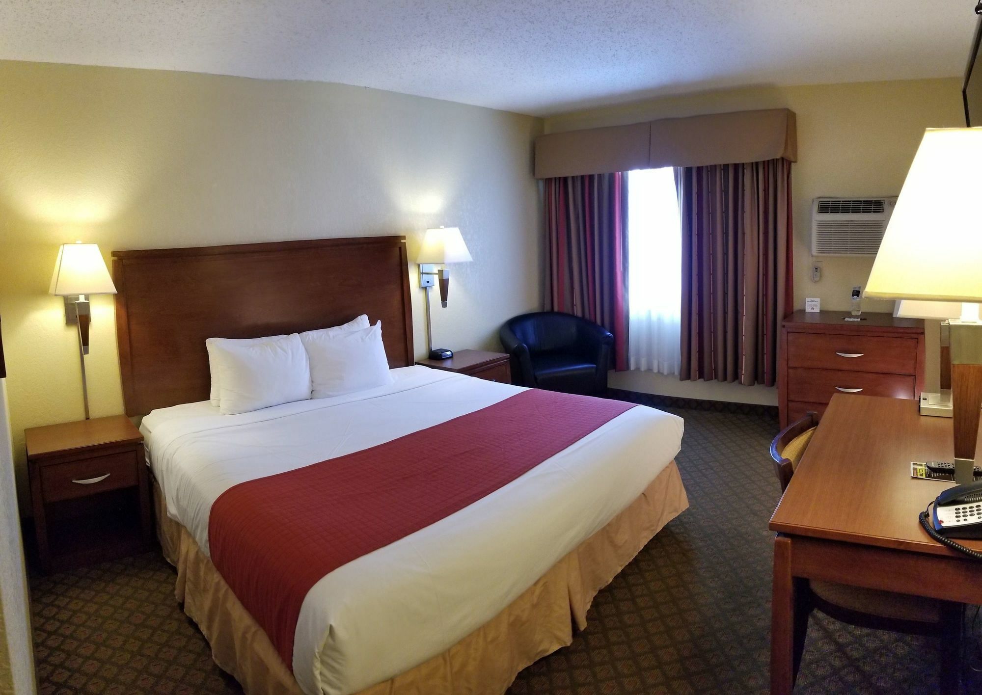 Red River Inn & Suites Фарго Экстерьер фото