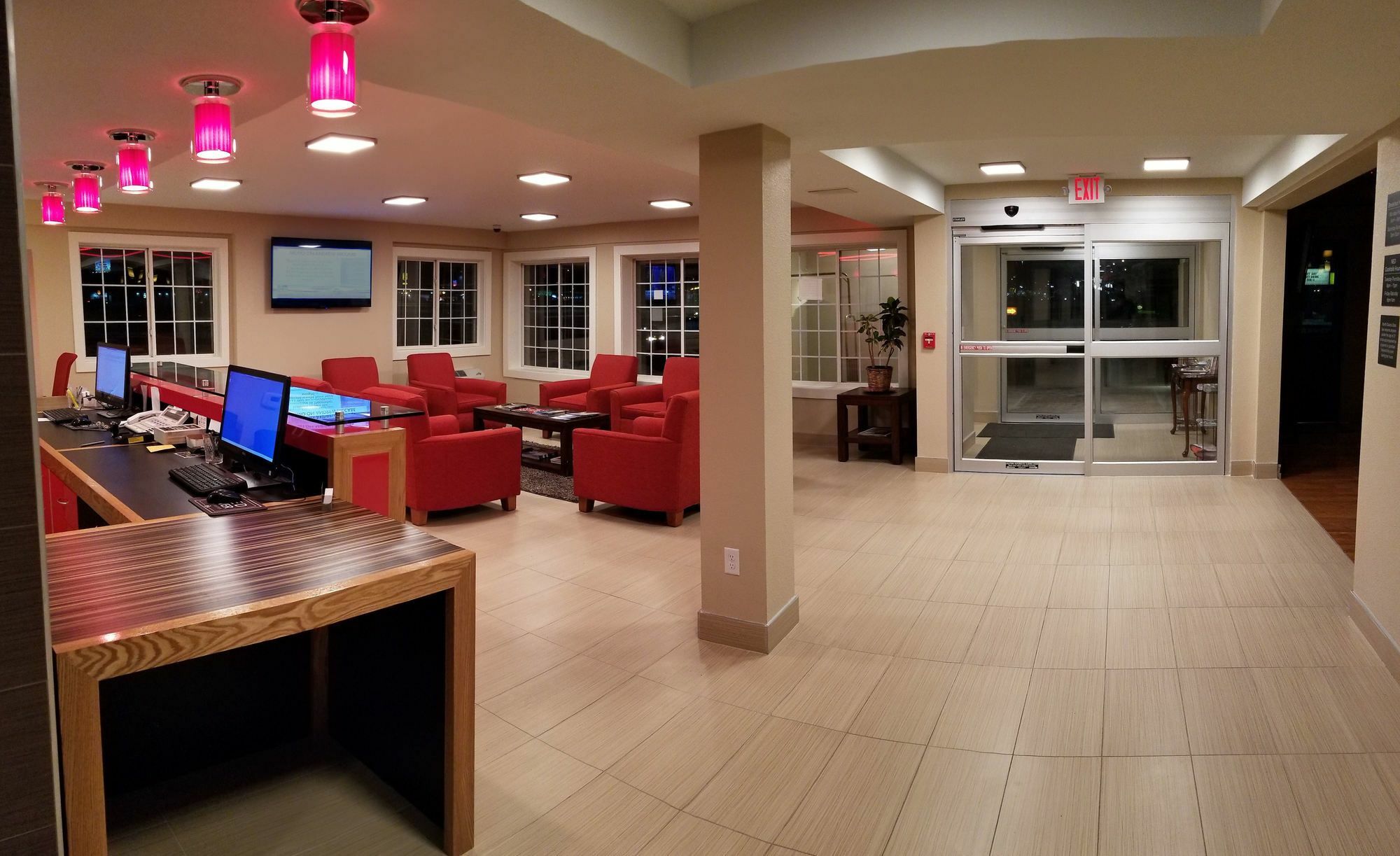 Red River Inn & Suites Фарго Экстерьер фото